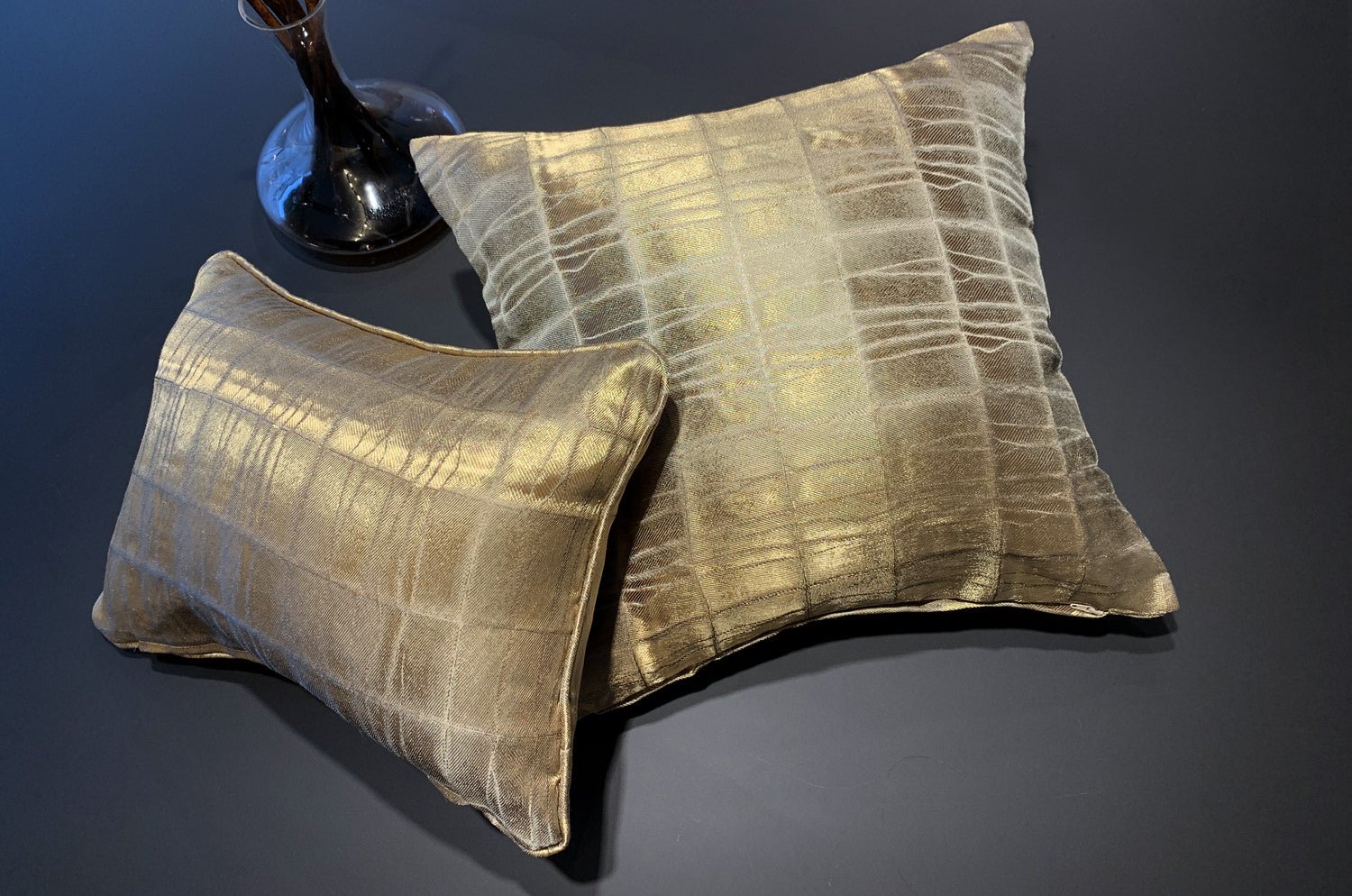 The LISBON ORO FUMÉ アルマーニカーザ リスボン ジャカードクッション(スモークゴールド) 45×30cm 中材付 - HOUSE OF JAPAN Shop