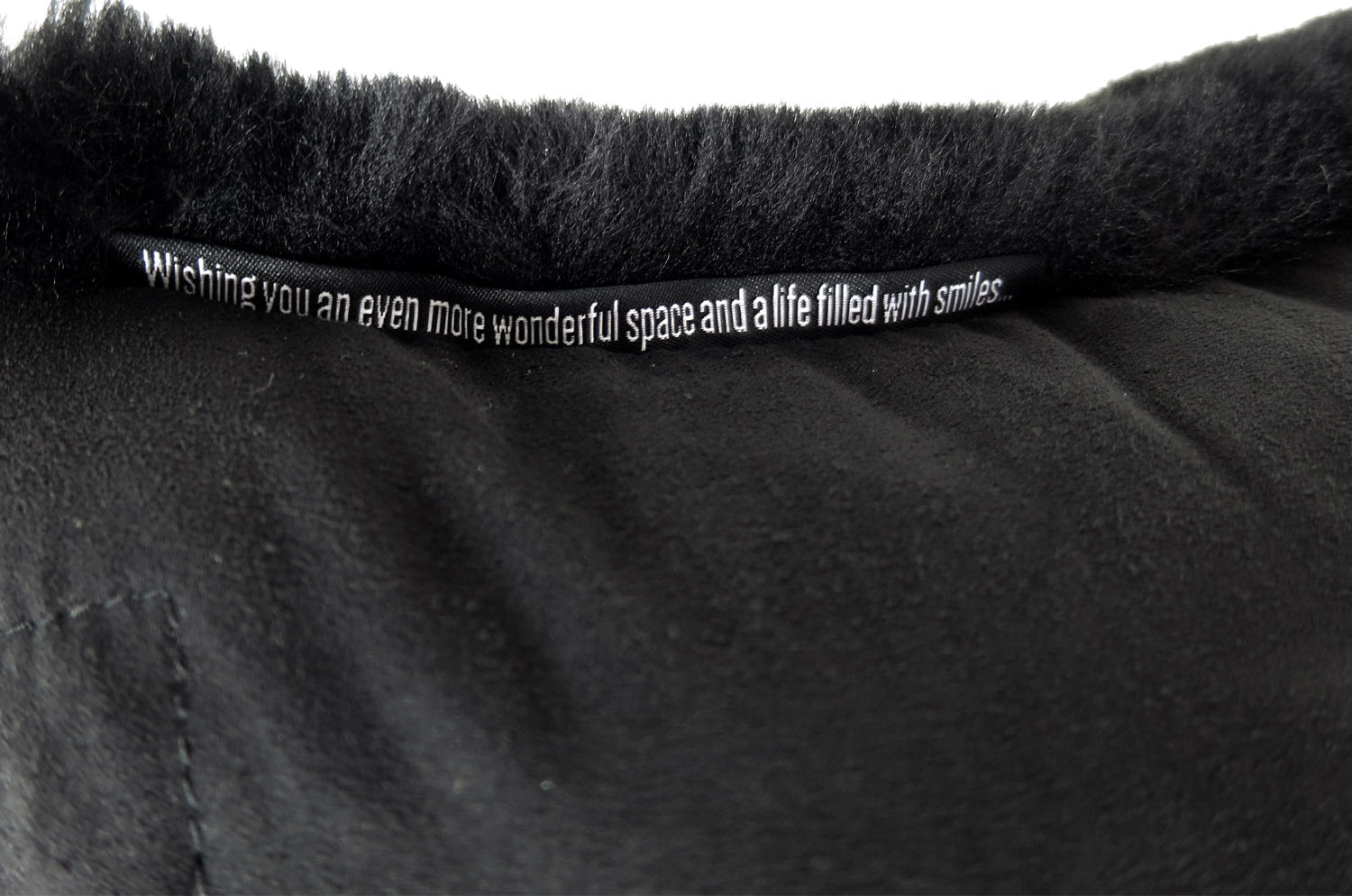 The LOVE ラブ ムートン クッション (ブラック) 45×30cm 中材付 - HOUSE OF JAPAN Shop