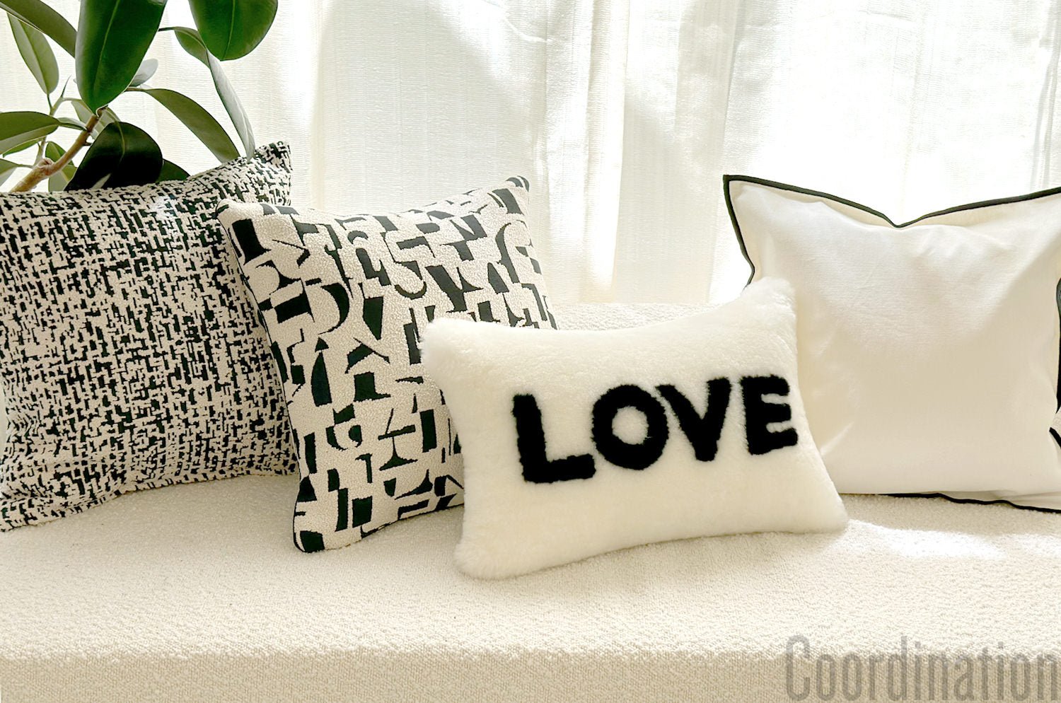 The LOVE ラブ ムートン クッション (ホワイト) 45×30cm 中材付 - HOUSE OF JAPAN Shop