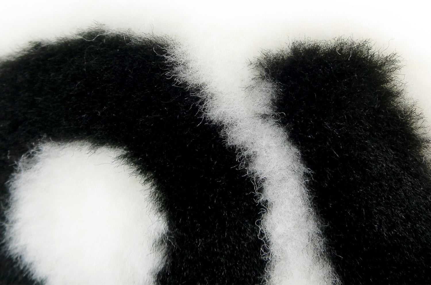 The LOVE ラブ ムートン クッション (ホワイト) 45×30cm 中材付 - HOUSE OF JAPAN Shop