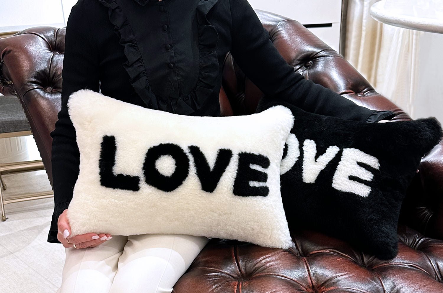 The LOVE ラブ ムートン クッション (ホワイト) 45×30cm 中材付 - HOUSE OF JAPAN Shop