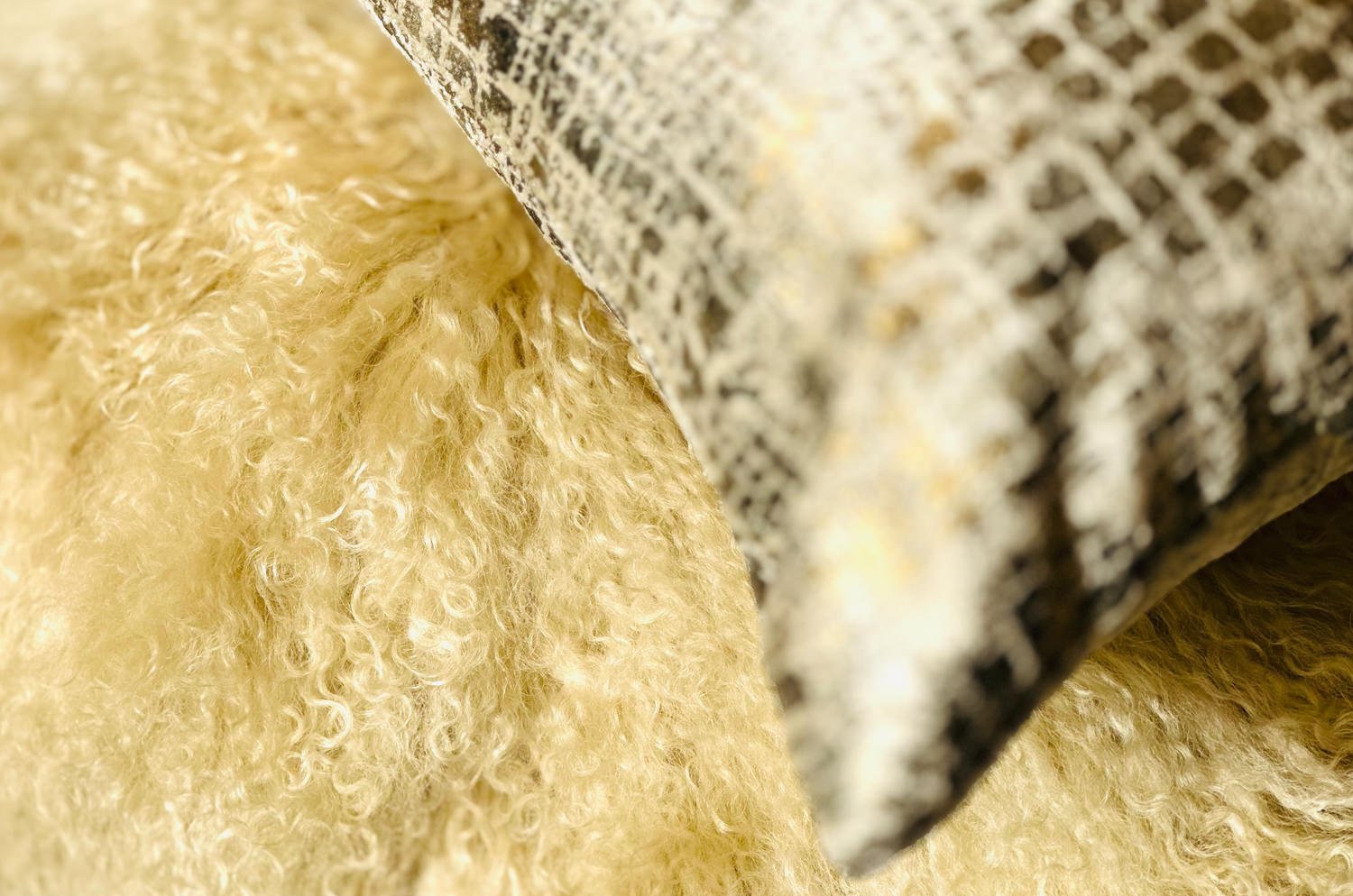 The Luxury Tibet Lamb 全面チベットラムクッションカバー (ラテ) 40×40cm - HOUSE OF JAPAN Shop