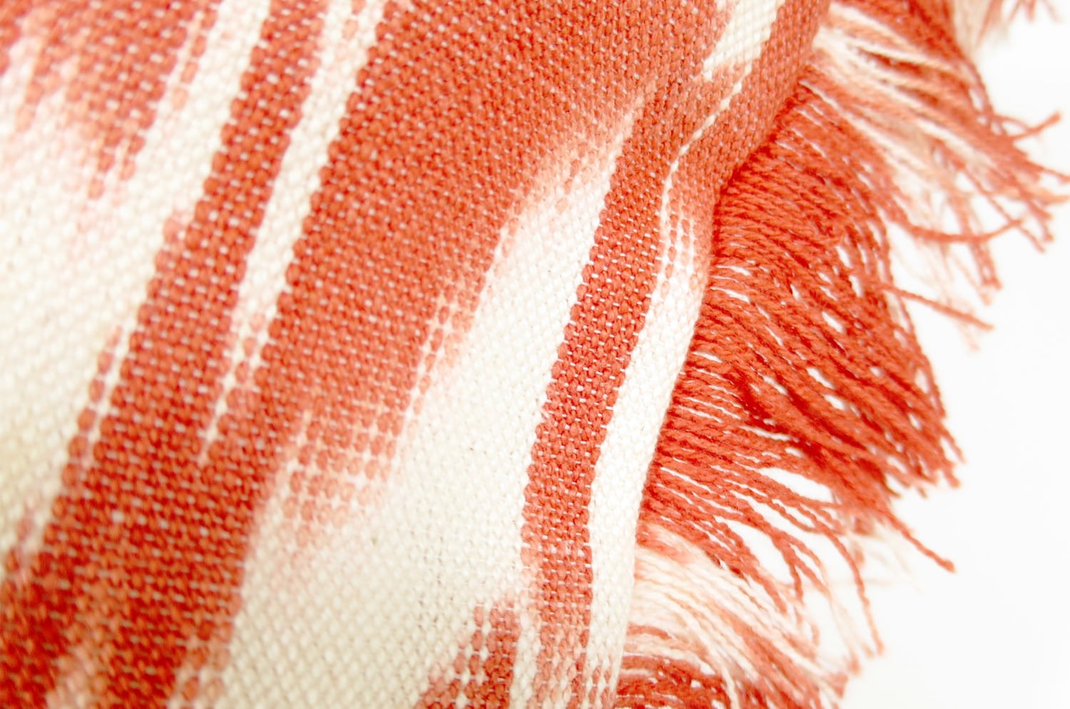 The Majorca シェブロンストライプコットンフリンジクッション レッド 50×30cm 中材付 - HOUSE OF JAPAN Shop