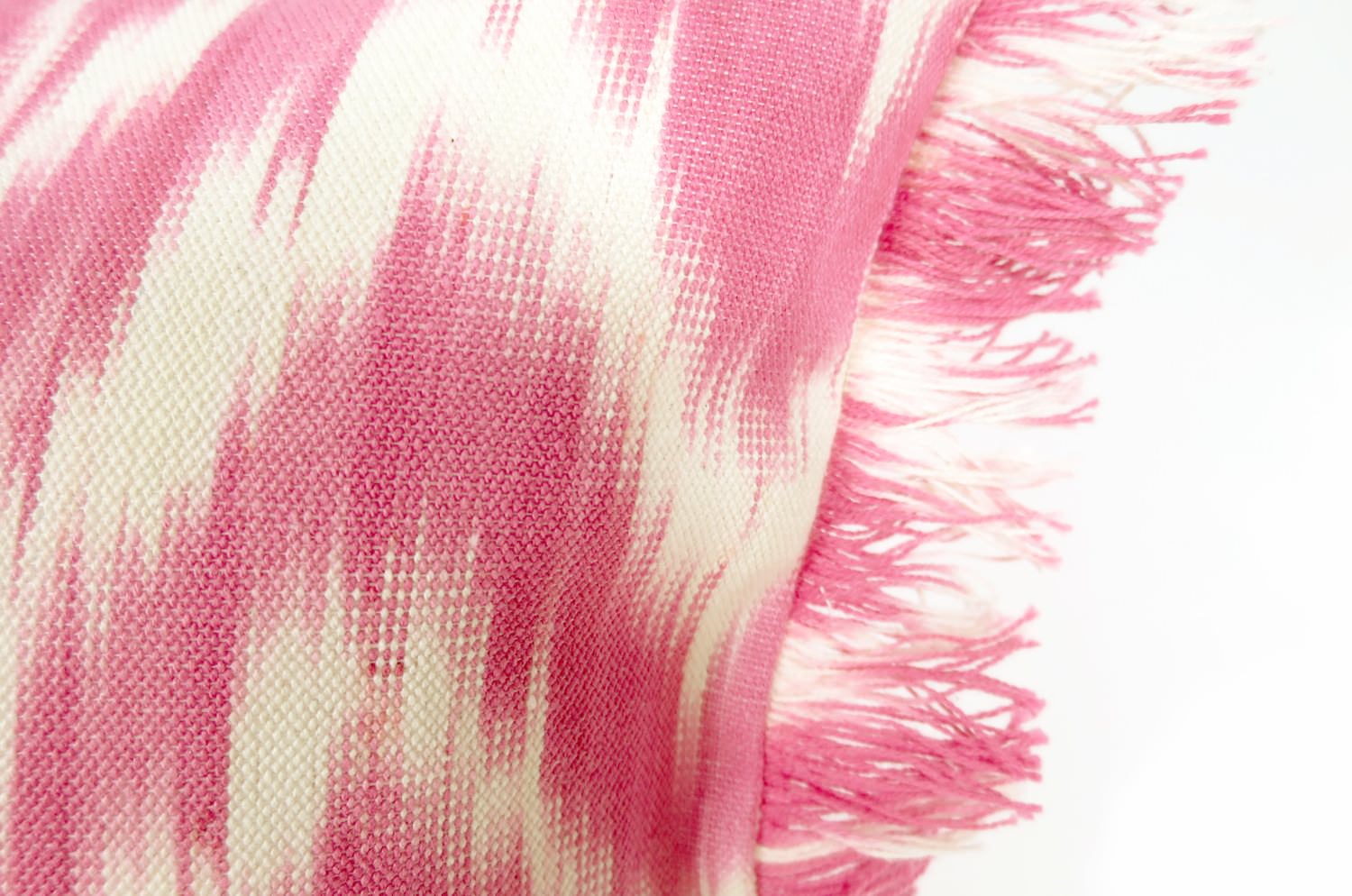 The Majorca シェブロンストライプコットンフリンジクッション ピンク 50×30cm 中材付 - HOUSE OF JAPAN Shop