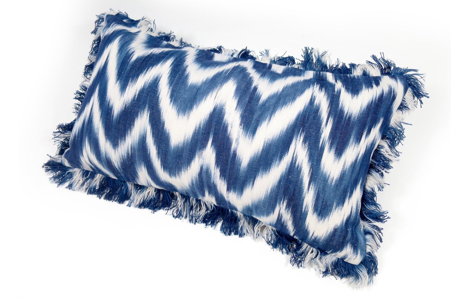 The Majorca シェブロンストライプコットンフリンジクッション ネイビーブルー 50×30cm 中材付 - HOUSE OF JAPAN Shop