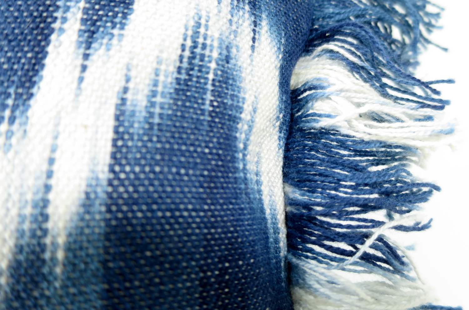 The Majorca シェブロンストライプコットンフリンジクッション ネイビーブルー 50×30cm 中材付 - HOUSE OF JAPAN Shop