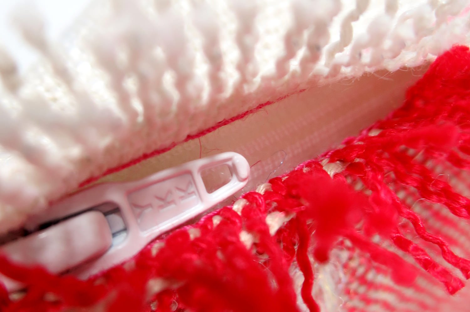 The Message - Cake Smile ハンドメイドメッセージクッション レッド 35×35cm 中材付 - HOUSE OF JAPAN Shop