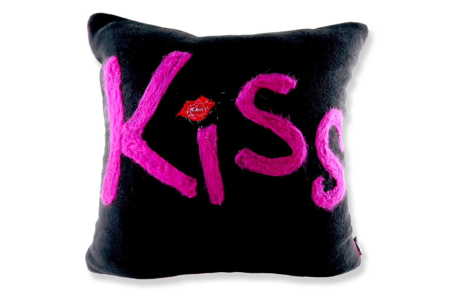 The Message - Kiss ハンドメイドメッセージフリースクッション 45×45cm 中材付 - HOUSE OF JAPAN Shop