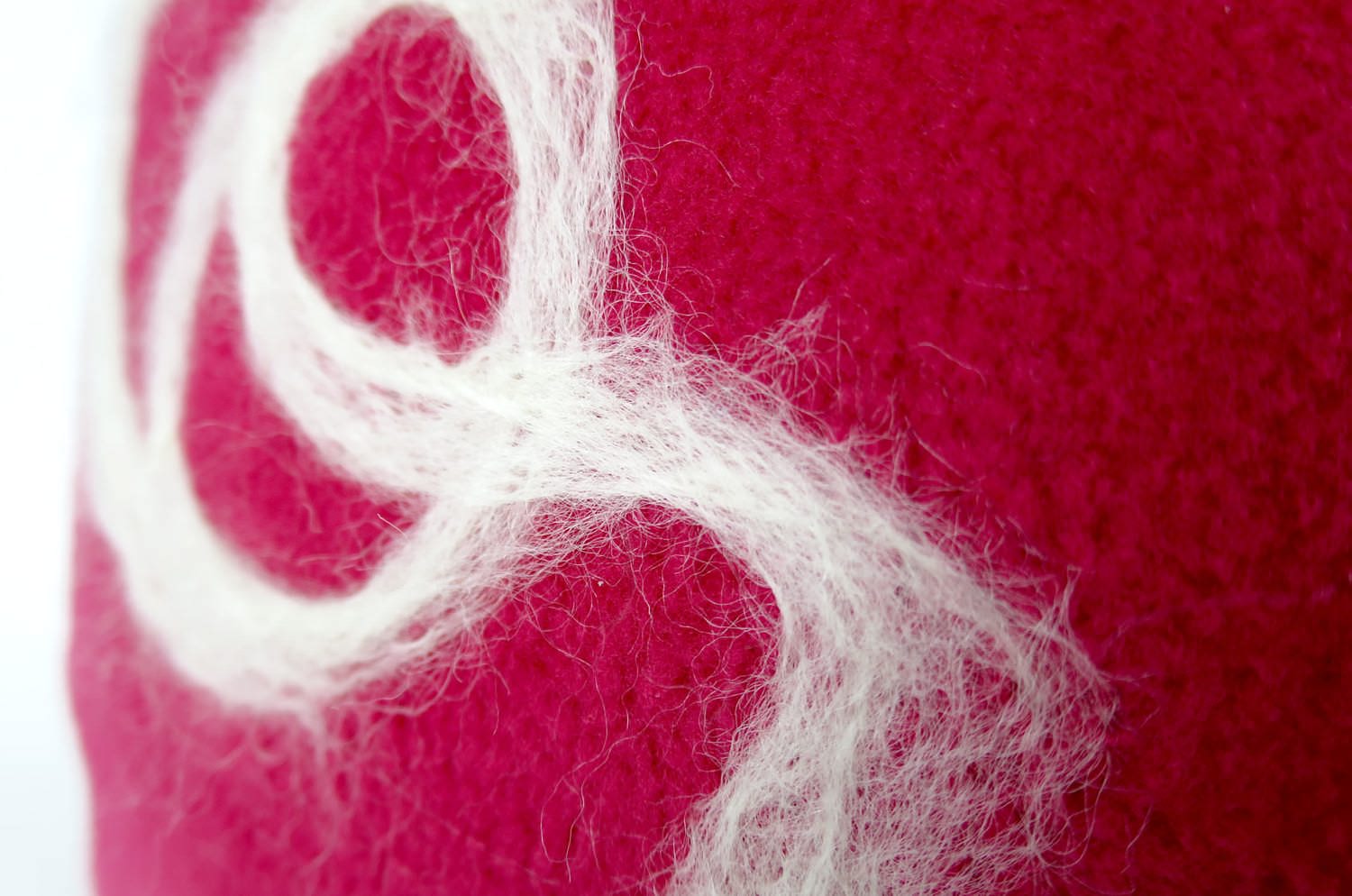 The Message - Love ハンドメイドメッセージレッドフリースクッション 35×35cm 中材付 - HOUSE OF JAPAN Shop