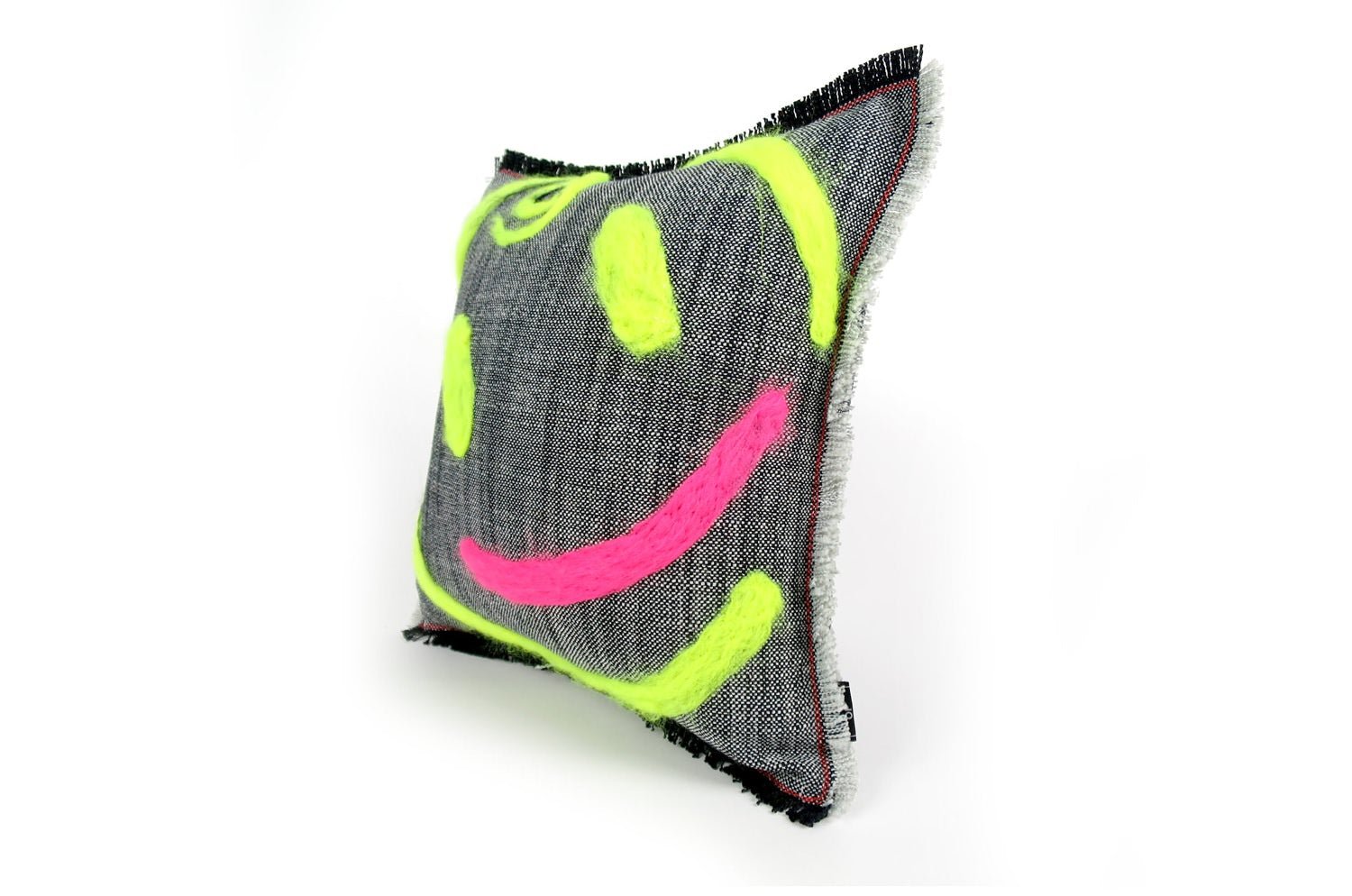 The Message - Smile ハンドメイドメッセージクッション ブラック 35×35cm 中材付 - HOUSE OF JAPAN Shop