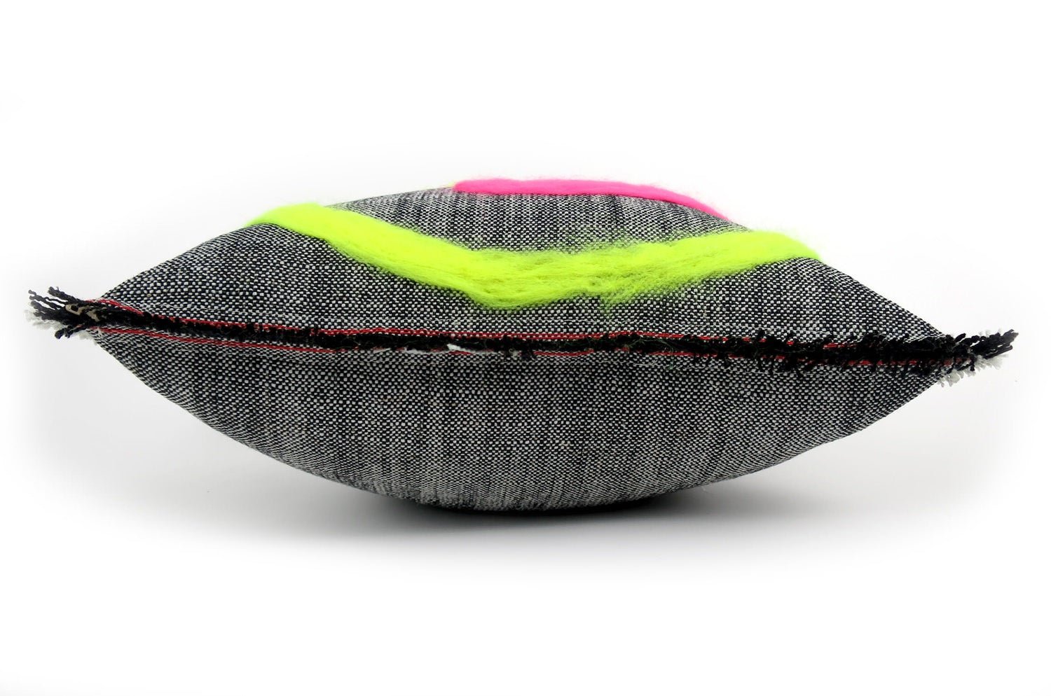 The Message - Smile ハンドメイドメッセージクッション ブラック 35×35cm 中材付 - HOUSE OF JAPAN Shop