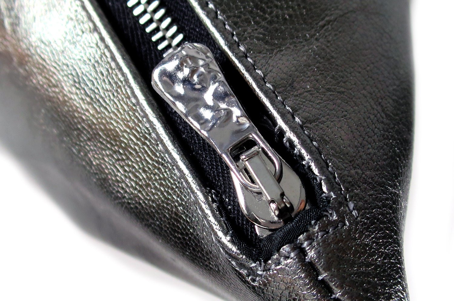 The Metal Goat leather ヤギ革クッション メタルシルバー箔 45×25cm 中材付 - HOUSE OF JAPAN Shop