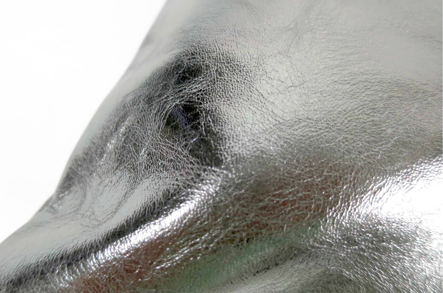 The Metal Goat leather ヤギ革クッション メタルシルバー箔 45×45cm 中材付 - HOUSE OF JAPAN Shop