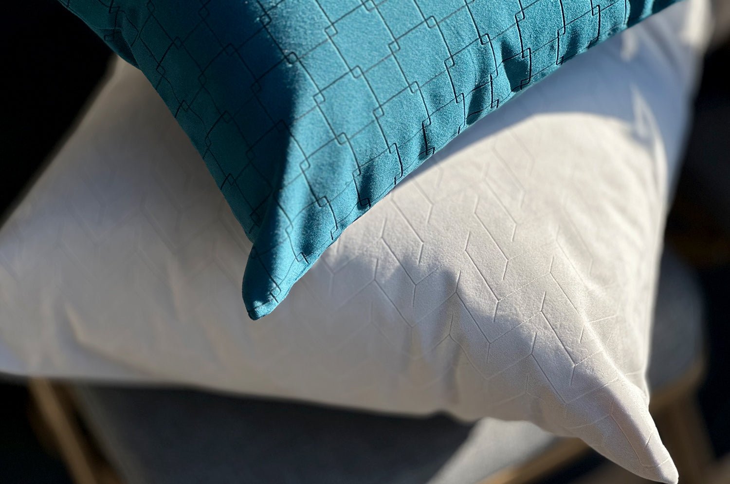 The Midnight Sea スペイン製起毛スエード調クッション ミッドナイトシー 50×30cm 中材付 - HOUSE OF JAPAN Shop