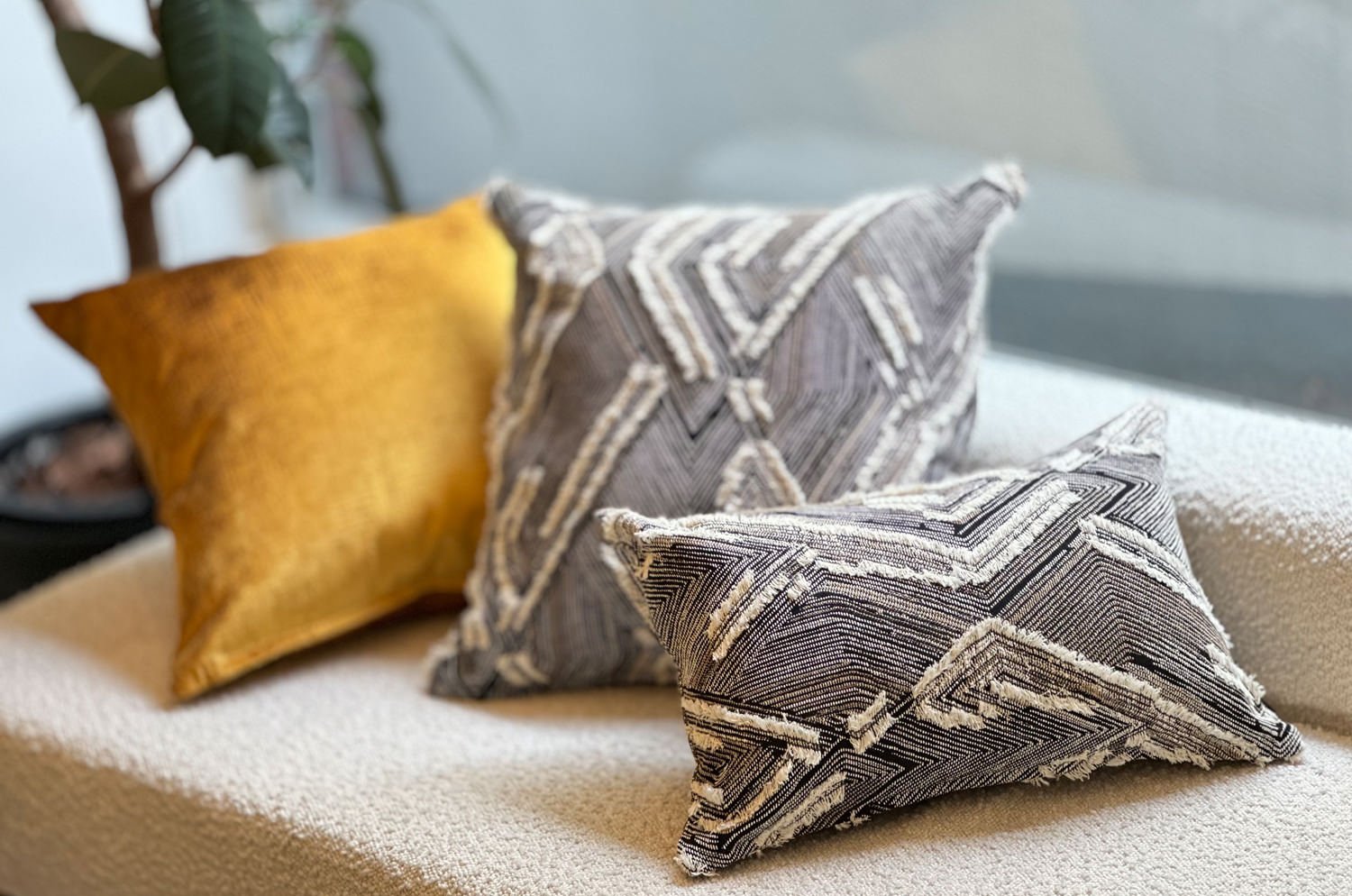 The MISIA リビエラ ドゥ ルヴァン ジャカード クッションカバー (カルボーネ) 45×45cm - HOUSE OF JAPAN Shop