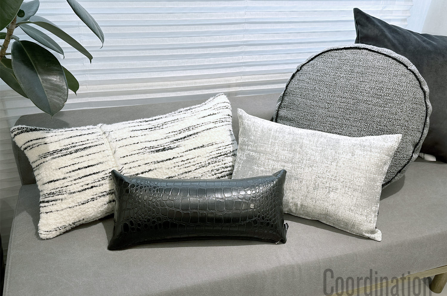 The MISIA Hors Du Temps オデュタン ブークレ クッション 62×30cm 中材付 - HOUSE OF JAPAN Shop