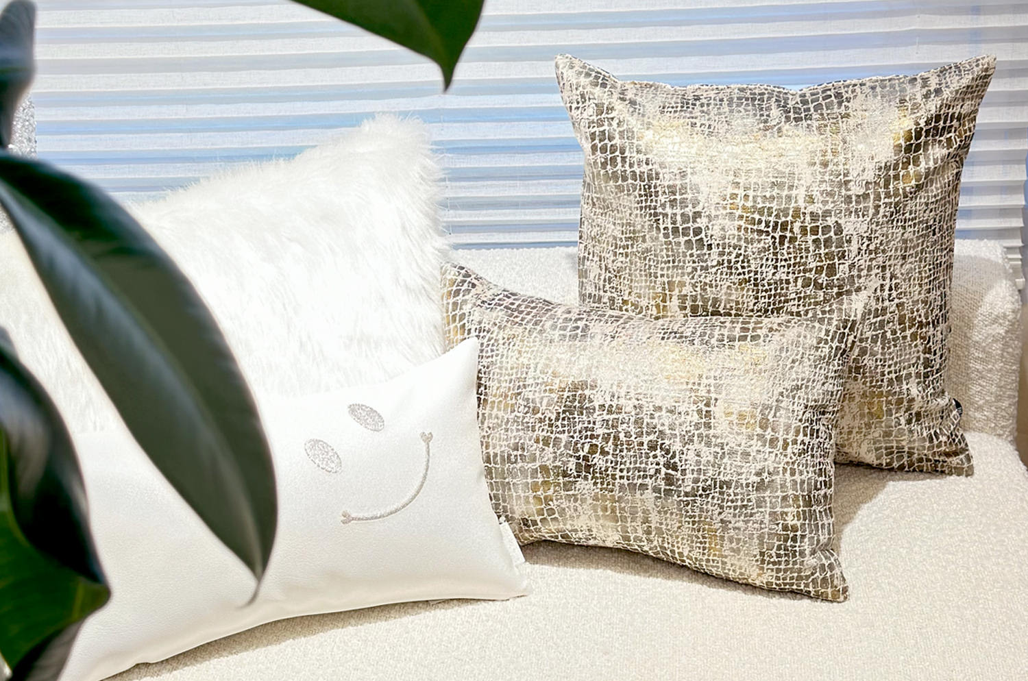 The MISIA La Valse Crocodile ラ・ヴァルス クロコダイル クッション 44×30cm 中材付 - HOUSE OF JAPAN Shop