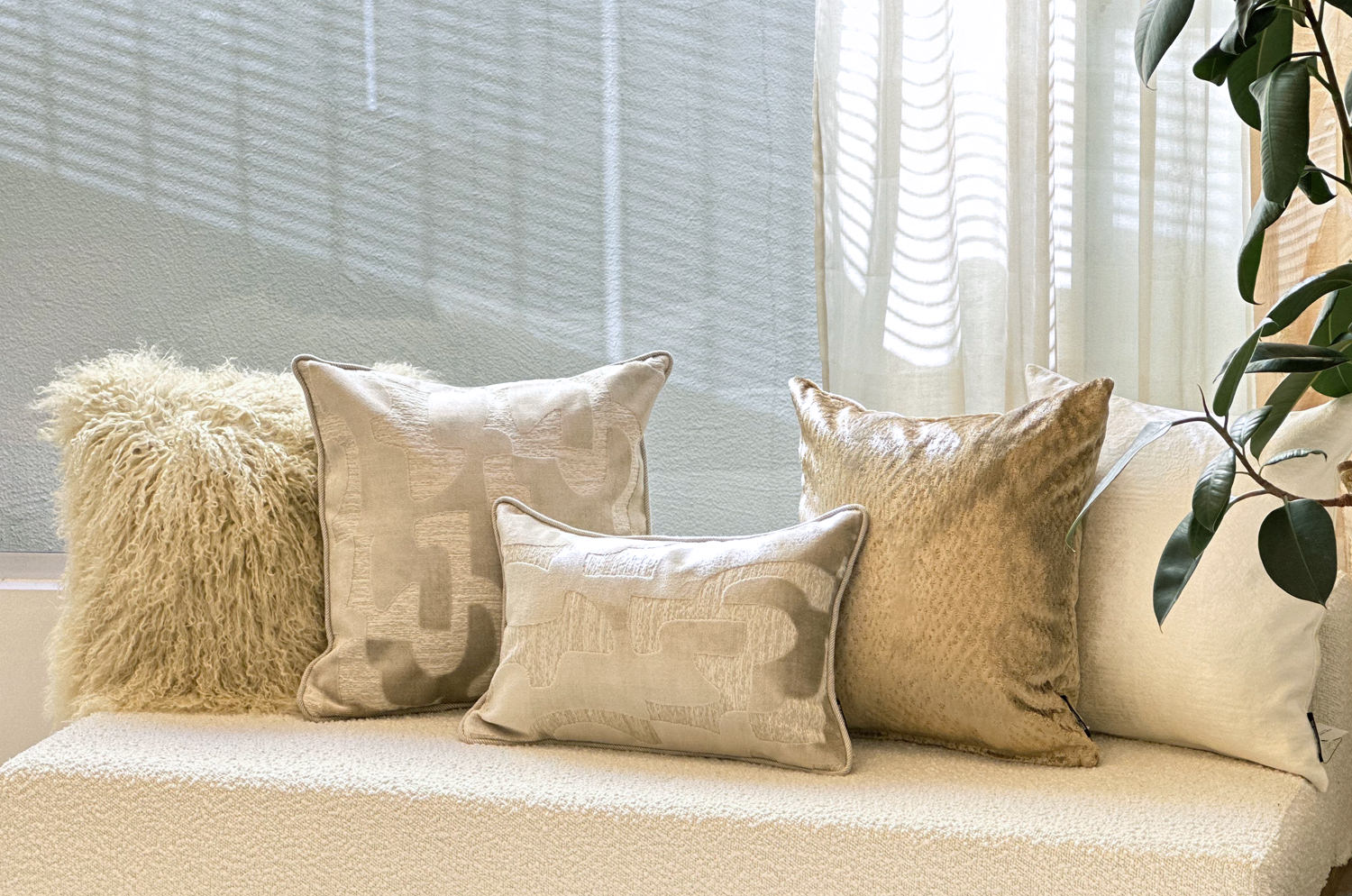 The Modern art mahori Velvet マオリ ジャカードベルベット クッション (リネングレー) 45×30cm 中材付 - HOUSE OF JAPAN Shop