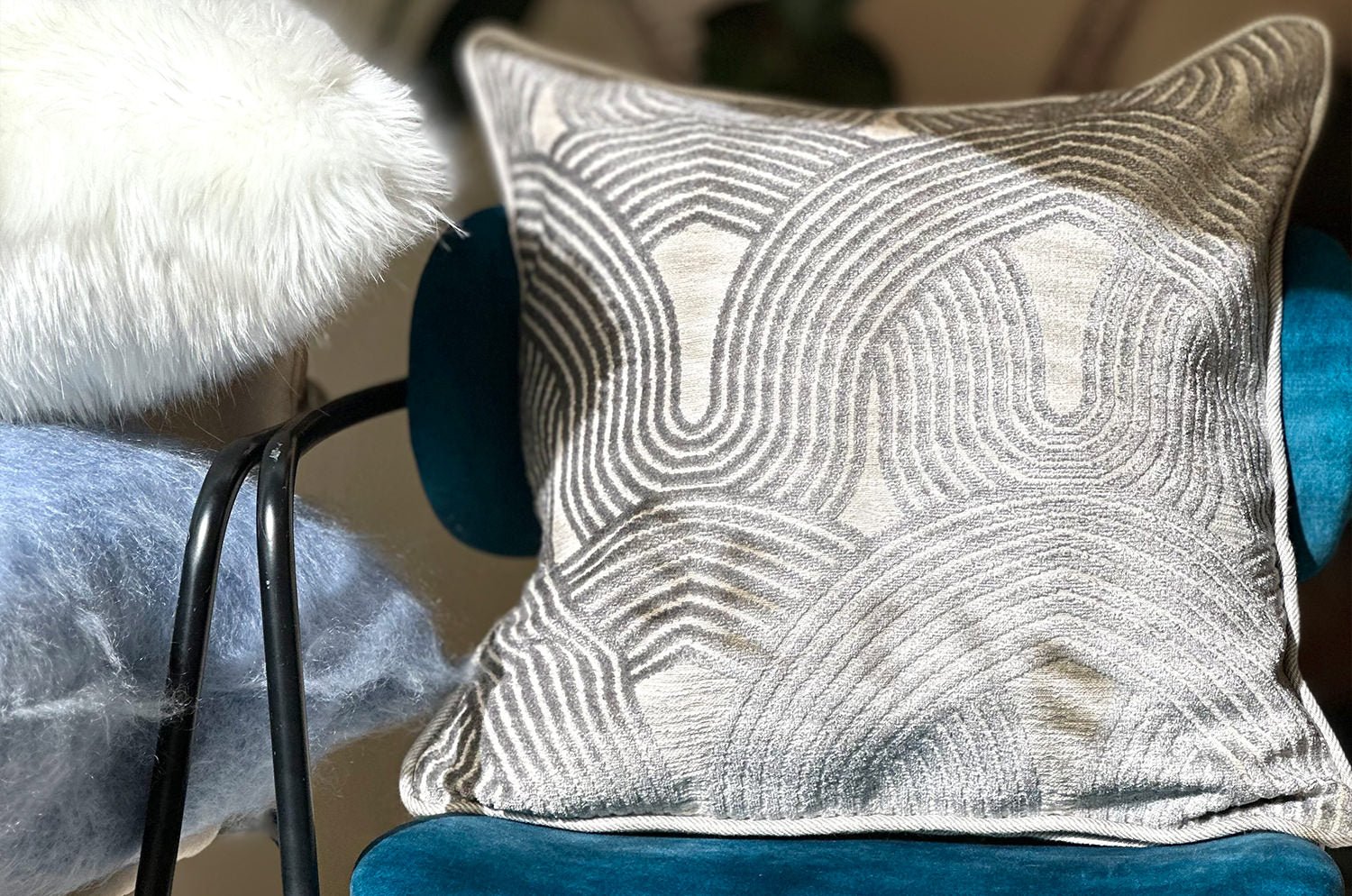 The Modern art mahori Velvet モダンアートマオリ ジャカードベルベット クッションカバー (シルバーグレー) 45×45cm - HOUSE OF JAPAN Shop