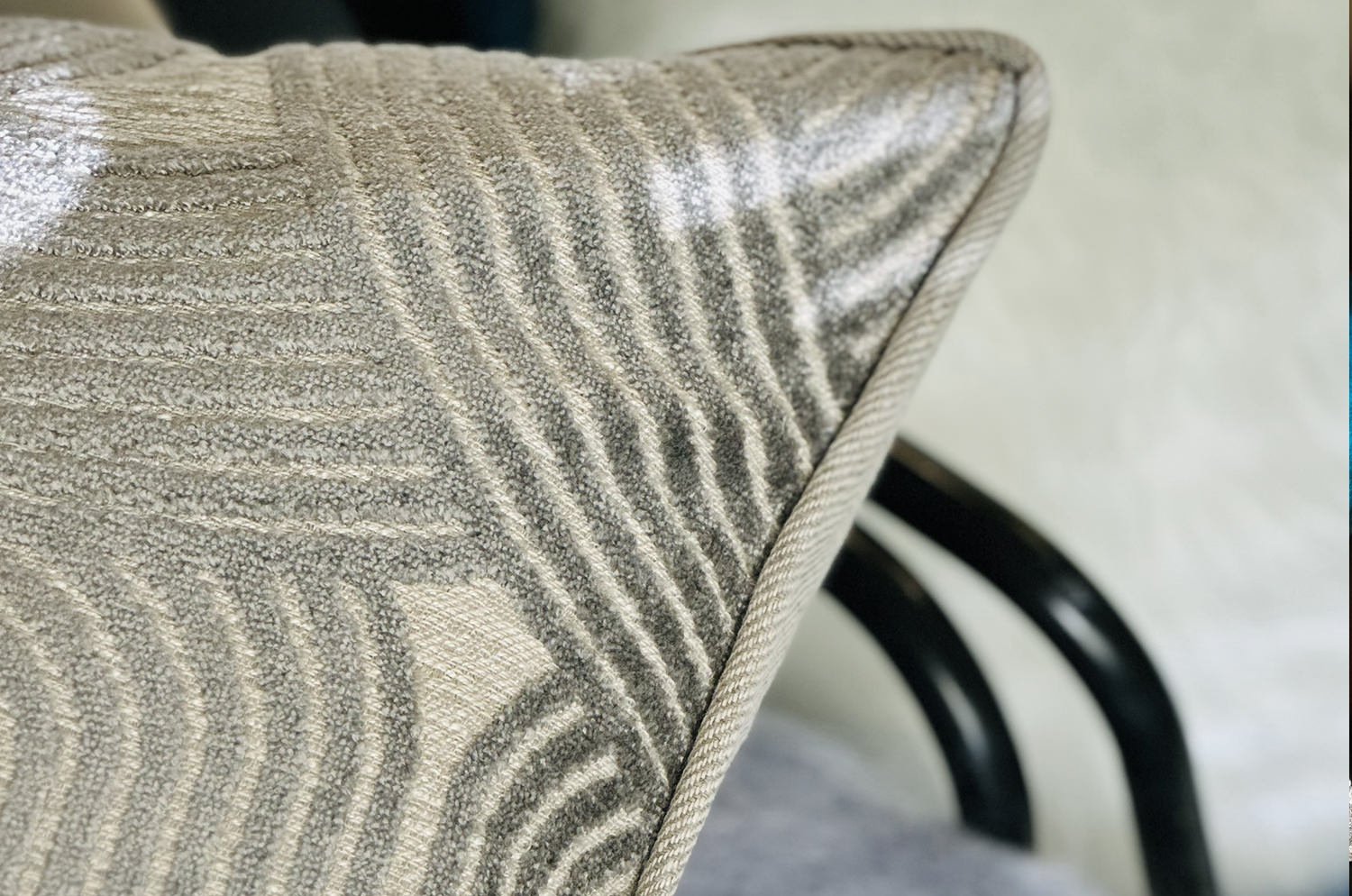 The Modern art mahori Velvet モダンアートマオリ ジャカードベルベット クッションカバー (シルバーグレー) 45×45cm - HOUSE OF JAPAN Shop