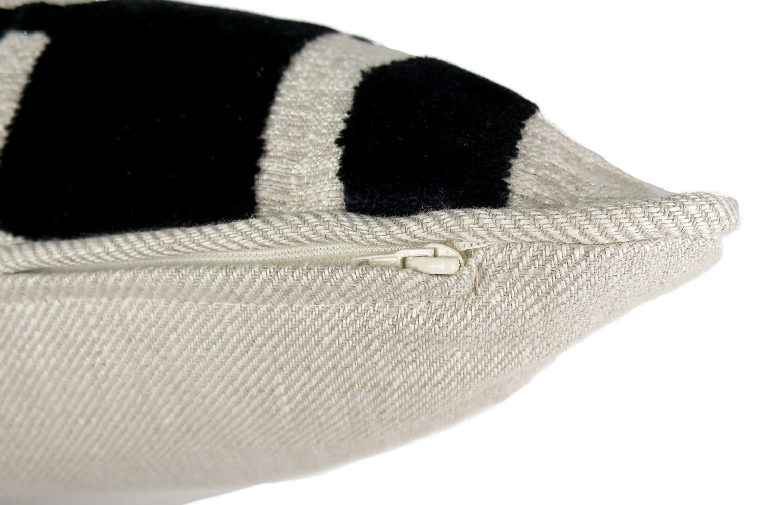 The Modern art mahori Velvet マオリ ジャカードベルベット クッションカバー (リネンブラック) 45×45cm - HOUSE OF JAPAN Shop