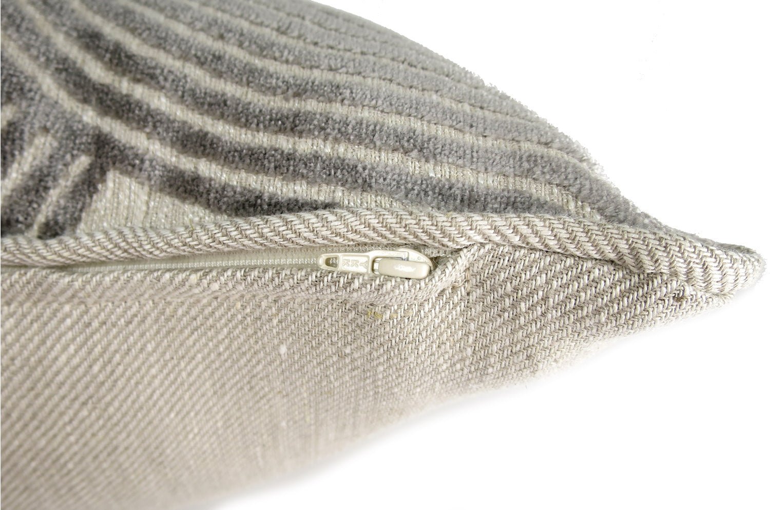 The Modern art mahori Velvet モダンアートマオリ ジャカードベルベット クッションカバー (シルバーグレー) 45×45cm - HOUSE OF JAPAN Shop