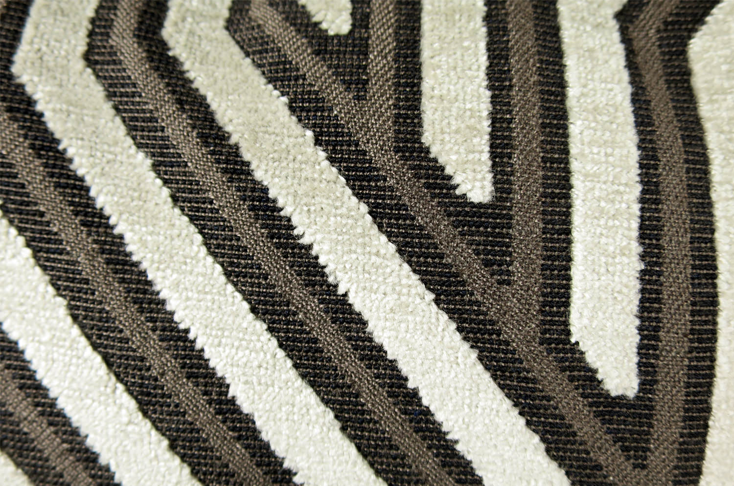 The Modernist モダニスト ジャカードベルベットクッション シルバー 50×30cm 中材付 - HOUSE OF JAPAN Shop