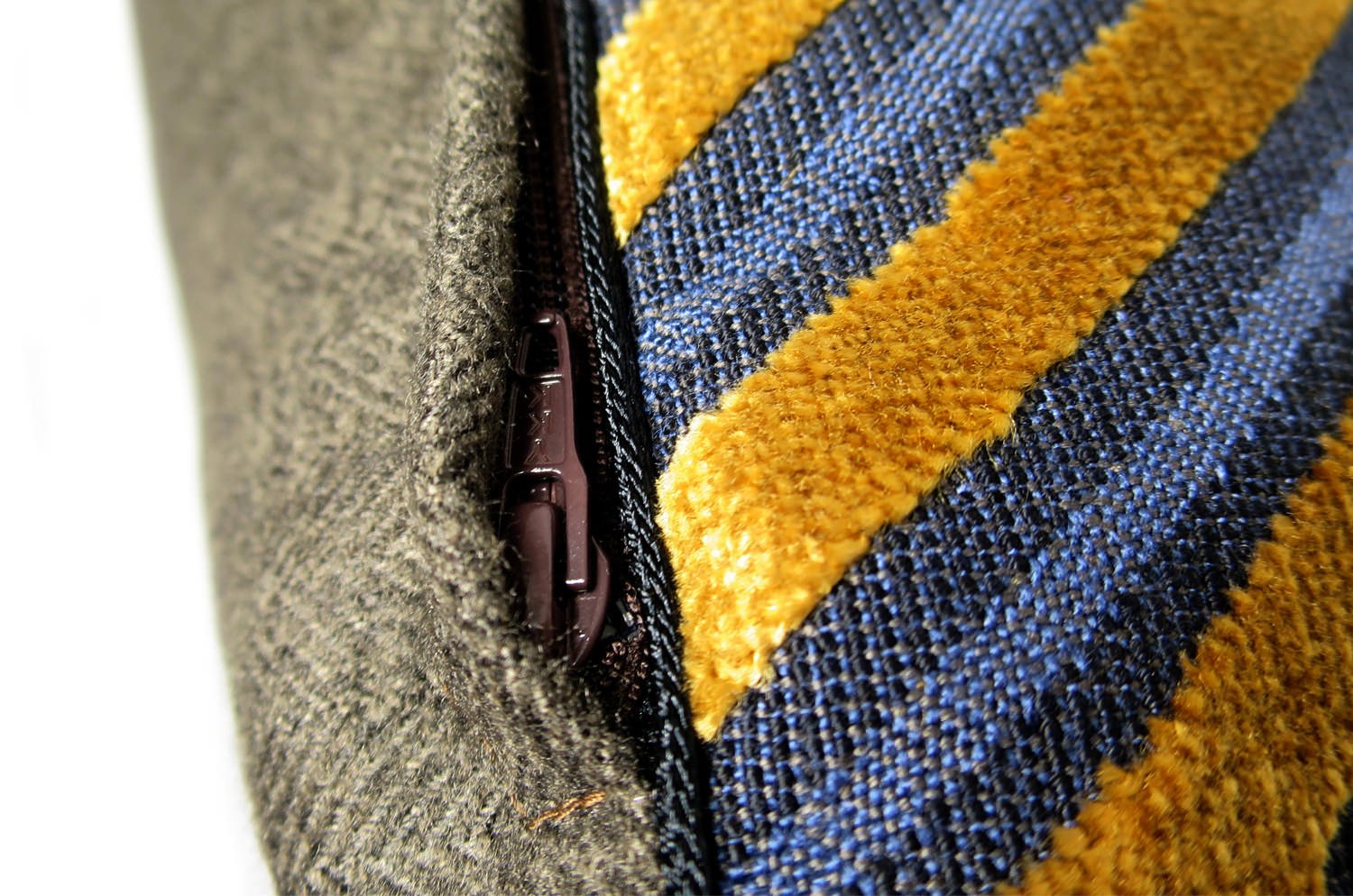 The Modernist モダニスト ジャカードベルベット クッション ゴールドブラウン 50×30cm 中材付 - HOUSE OF JAPAN Shop