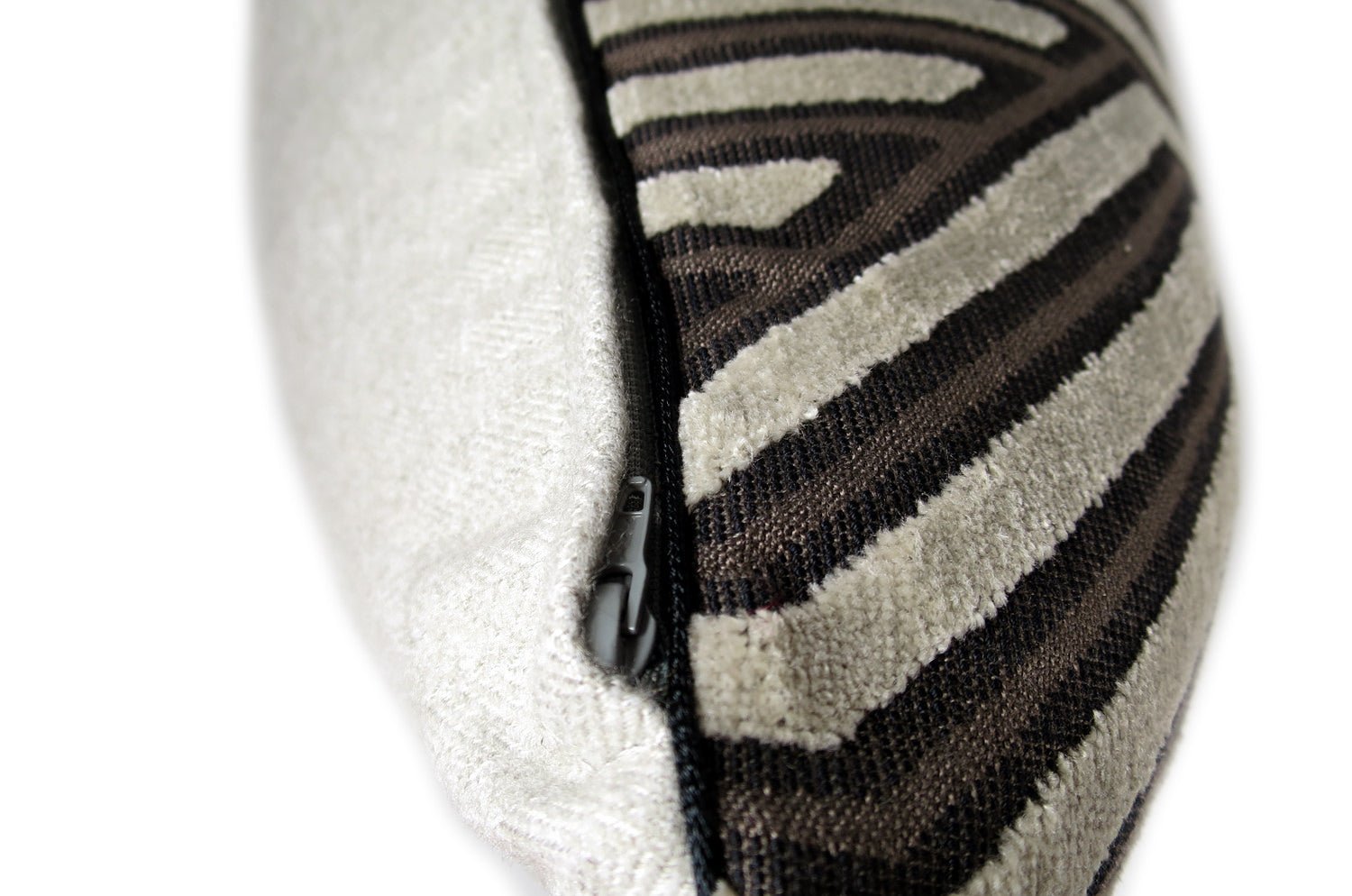 The Modernist モダニスト ジャカードベルベットクッション シルバー 50×30cm 中材付 - HOUSE OF JAPAN Shop