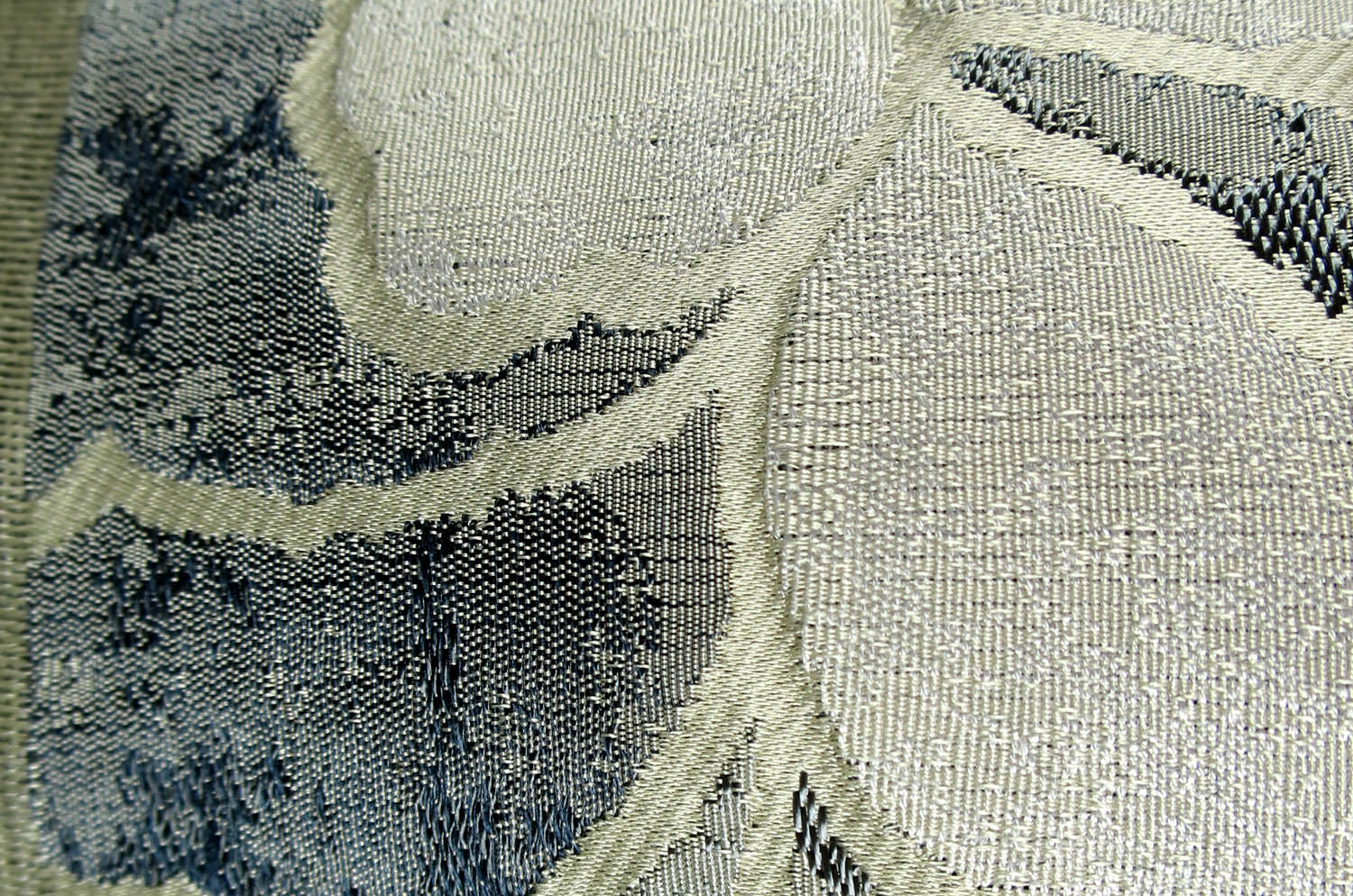 The NAGANO アルマーニカーザ ナガノ クッション(Ghiacchio/Argento アイスグレー) 45×30cm フェザー中材付 - HOUSE OF JAPAN Shop