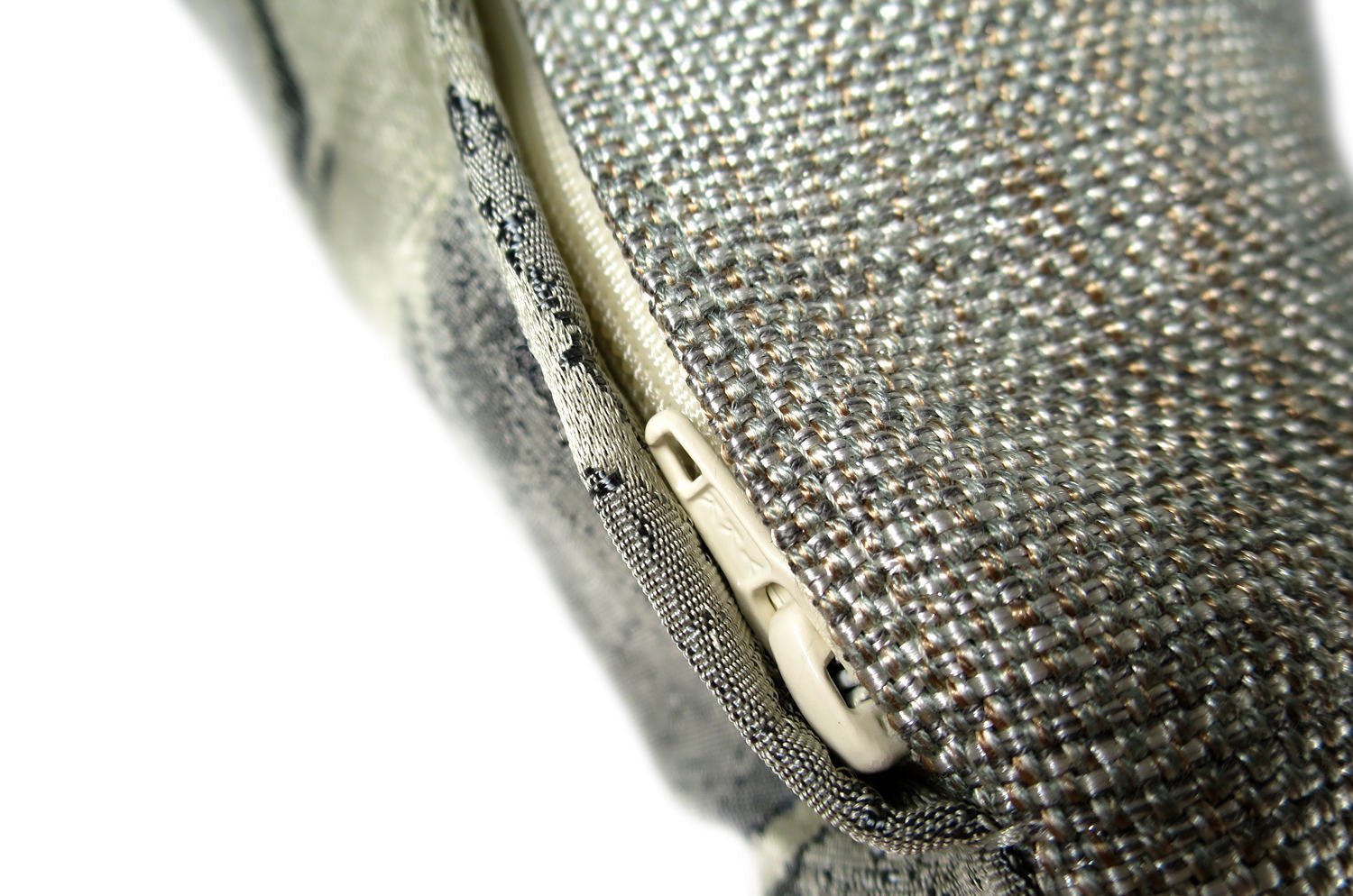 The NAGANO アルマーニカーザ ナガノ クッション(Ghiacchio/Argento アイスグレー) 45×30cm フェザー中材付 - HOUSE OF JAPAN Shop