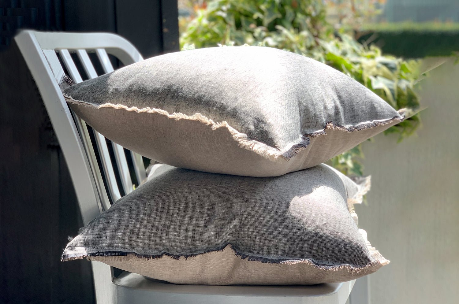 The Natural Linen ナチュラルリネンシャギーフリンジ クッションカバー(ナチュラル×ブラック) 45×45cm - HOUSE OF JAPAN Shop