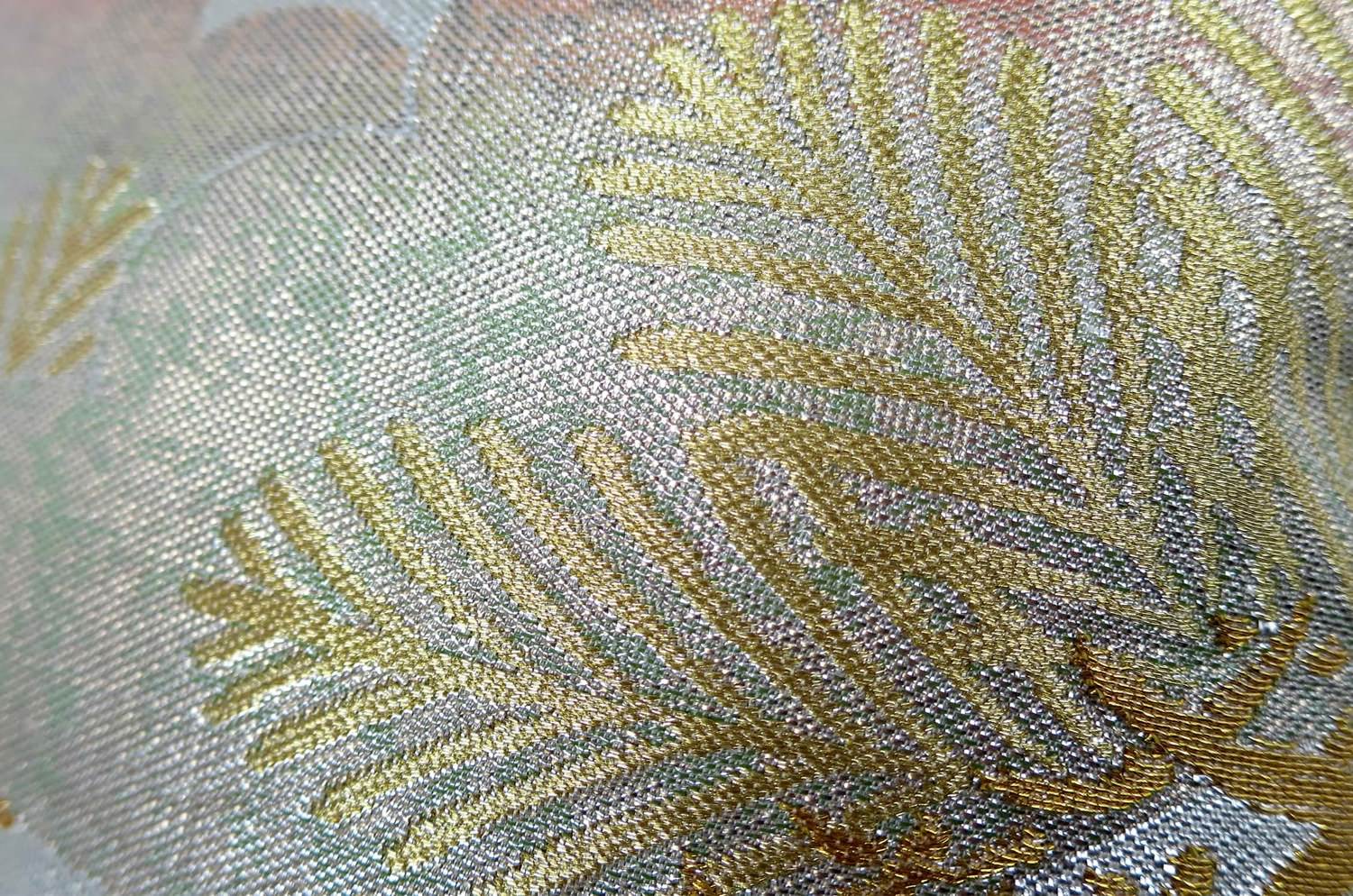 The Neo Japanesque ヴィンテージ帯地クッション 松文様<白銀> 28×28cm 中材付 - HOUSE OF JAPAN Shop