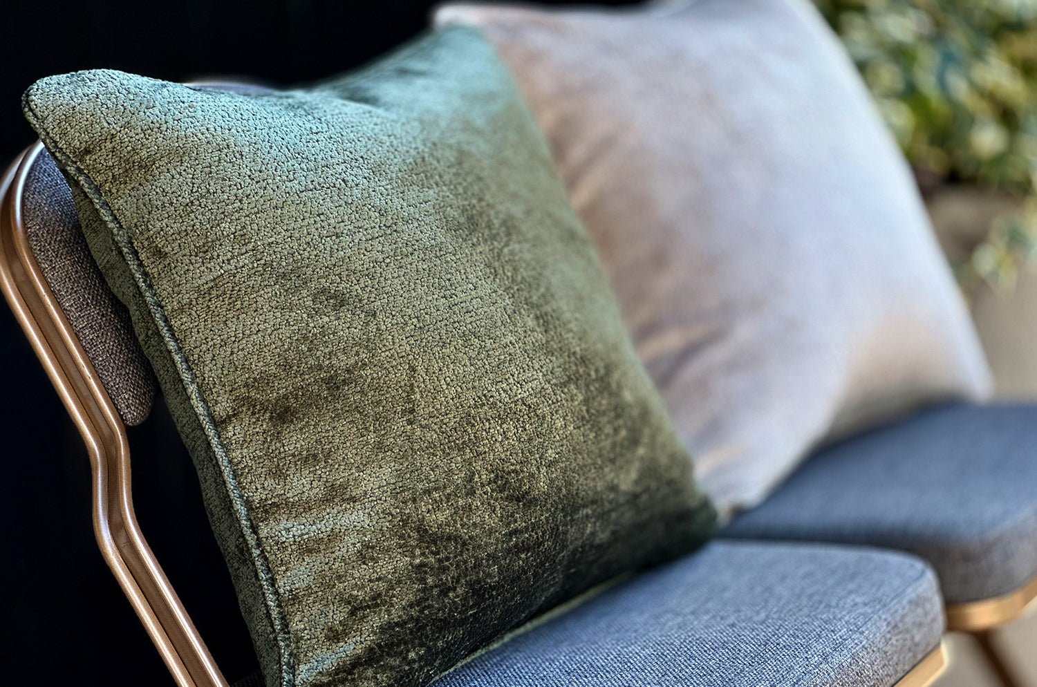 The Noble ソフトグロウベルベット パイピング付クッションカバー(Forest) 50×50cm - HOUSE OF JAPAN Shop