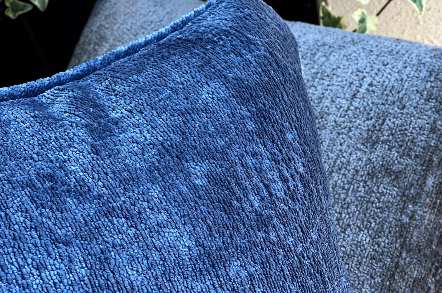 The Noble ソフトグロウベルベット パイピング付クッションカバー(Marine) 50×50cm - HOUSE OF JAPAN Shop