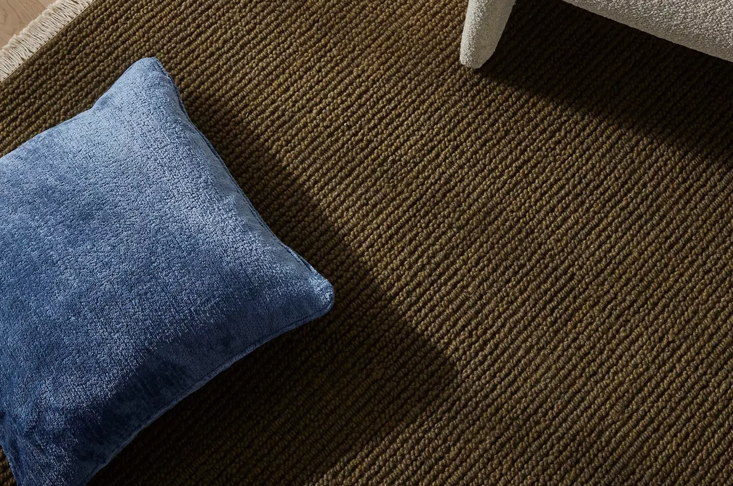 The Noble ソフトグロウベルベット パイピング付クッションカバー(Marine) 50×50cm - HOUSE OF JAPAN Shop