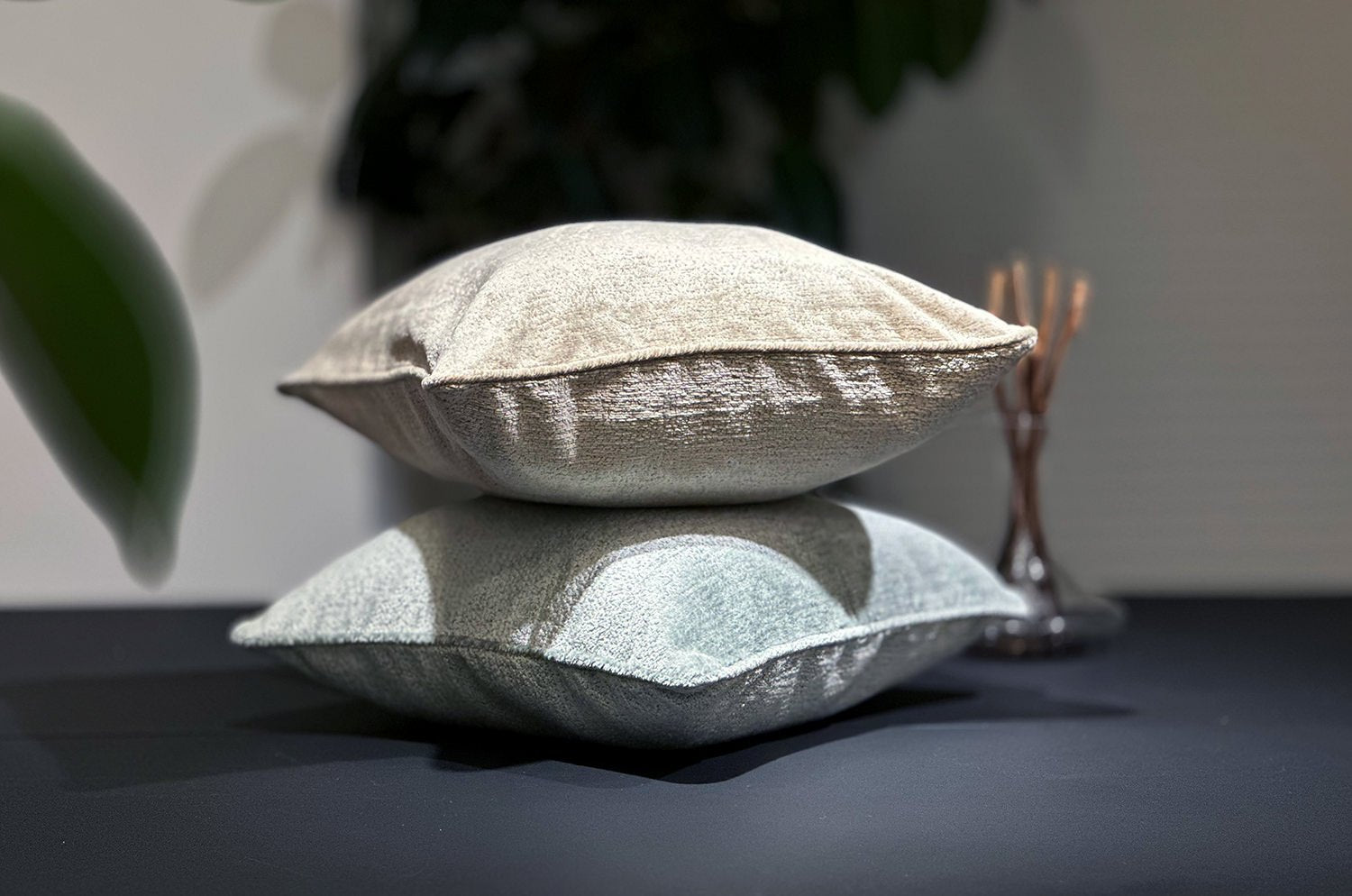 The Noble ソフトグロウベルベット パイピング付クッションカバー(Oatmeal) 50×50cm - HOUSE OF JAPAN Shop