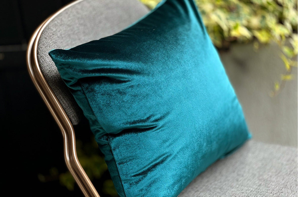 The NUAGE VELOURS ニュアージュ ベルベット クッションカバー Vert pao(ヴェール・パオン)孔雀色 45×45cm - HOUSE OF JAPAN Shop