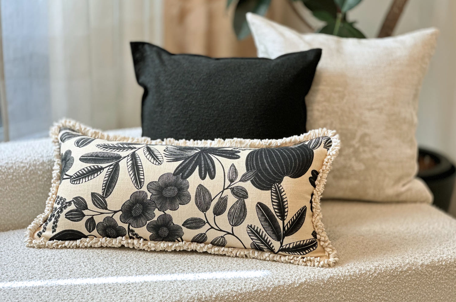 The Orphee オルフェ 草花の奏 ループフリンジリネン混クッション 65×31cm 中材付 - HOUSE OF JAPAN Shop