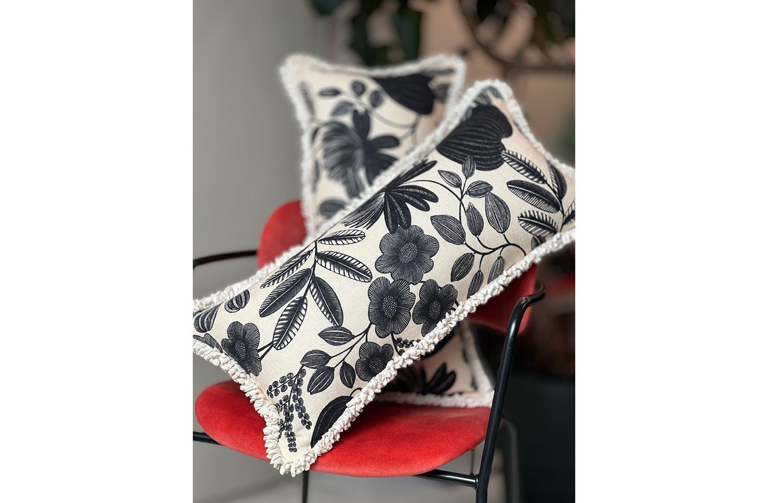 The Orphee オルフェ 草花の奏 ループフリンジリネン混クッション 65×31cm 中材付 - HOUSE OF JAPAN Shop