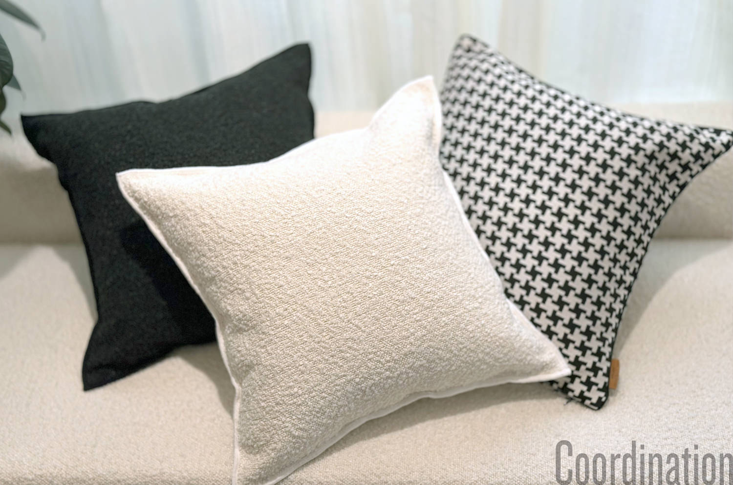 The Ovis オービス ブークレ フレーム クッションカバー (チャコール) 45×45cm - HOUSE OF JAPAN Shop