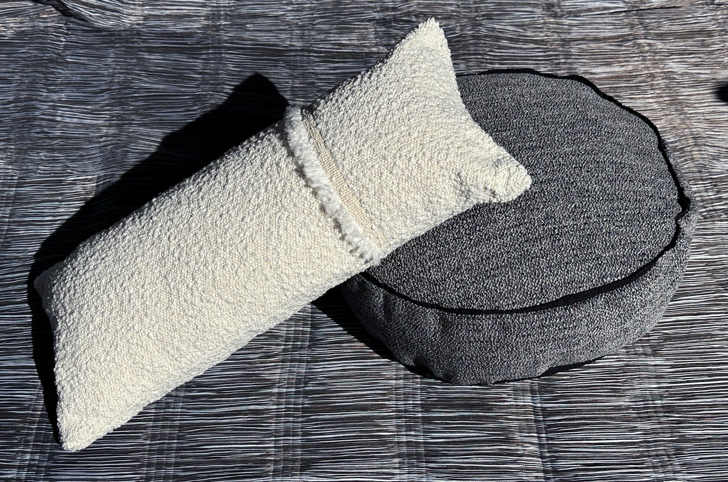 The Ovis Boucle オービスブークレ フリンジクッション (アイボリー) 60×28cm 中材付 - HOUSE OF JAPAN Shop