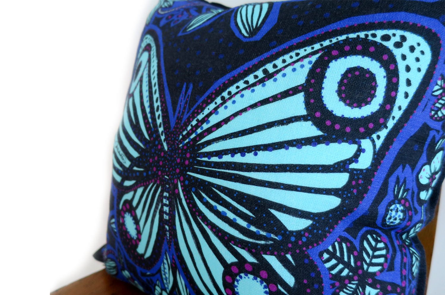 The Päiväperho - パイヴァペルホ ヘイニ・リータフフタデザイン リネンクッションカバー 45×45cm - HOUSE OF JAPAN Shop