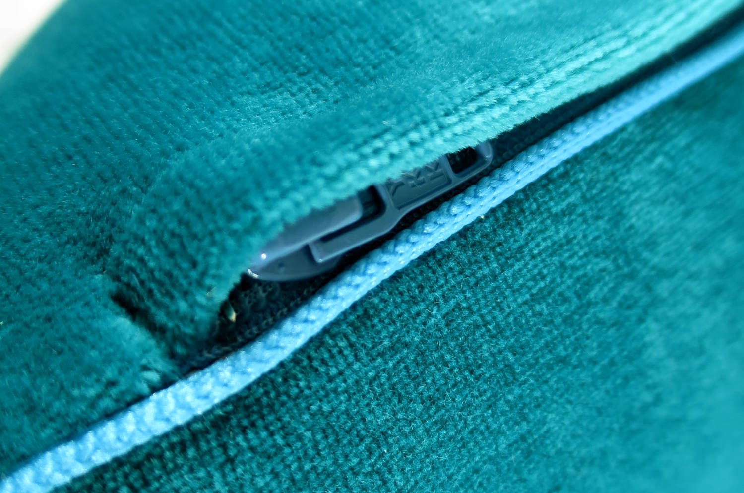 The Peacock Blue Velour コットンベロアクッションカバー ピーコックブルー 45×45cm - HOUSE OF JAPAN Shop