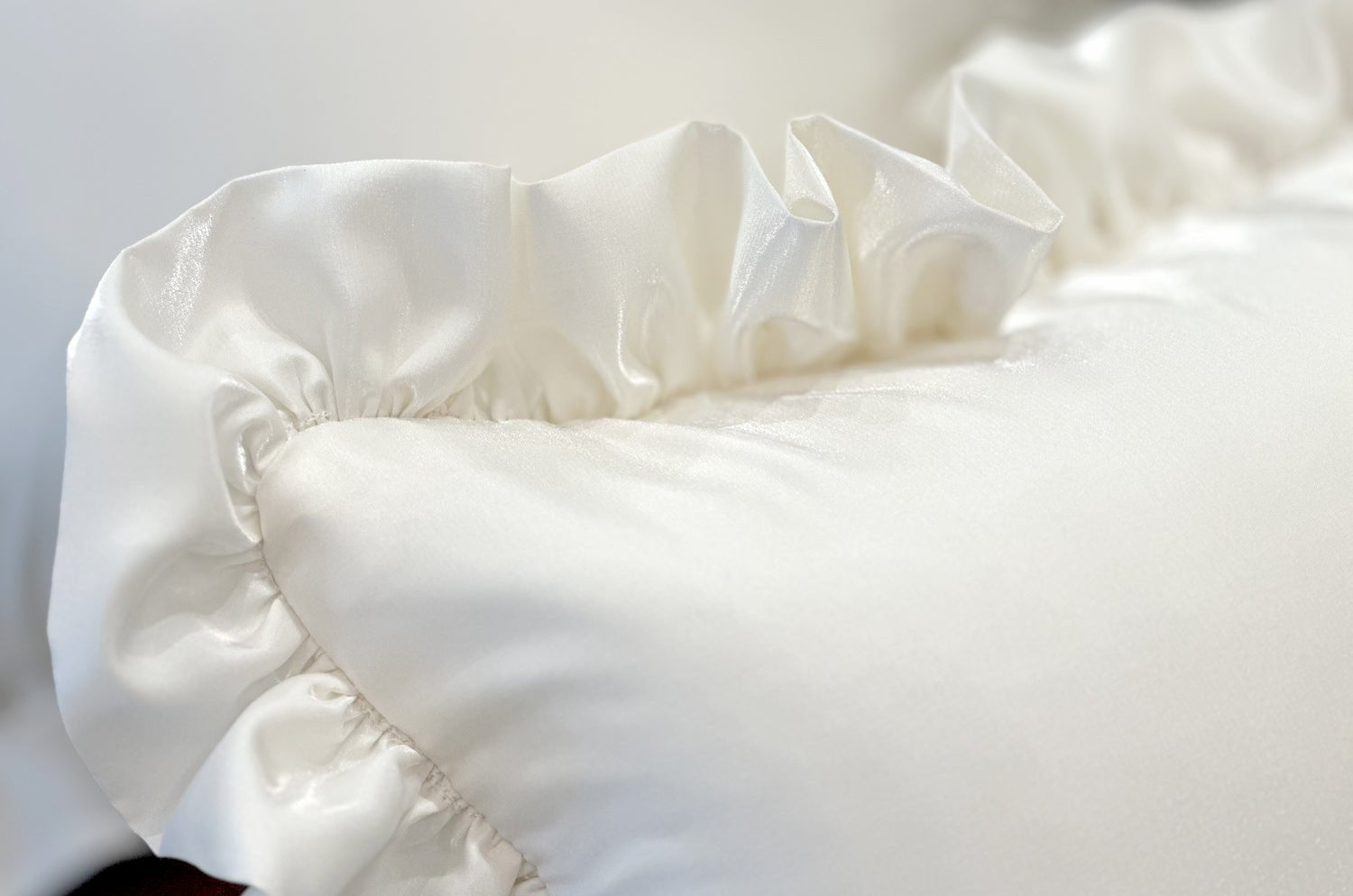 The Pearl Satin パールサテン パフフリルクッションカバー 45×45cm (57cm) - HOUSE OF JAPAN Shop