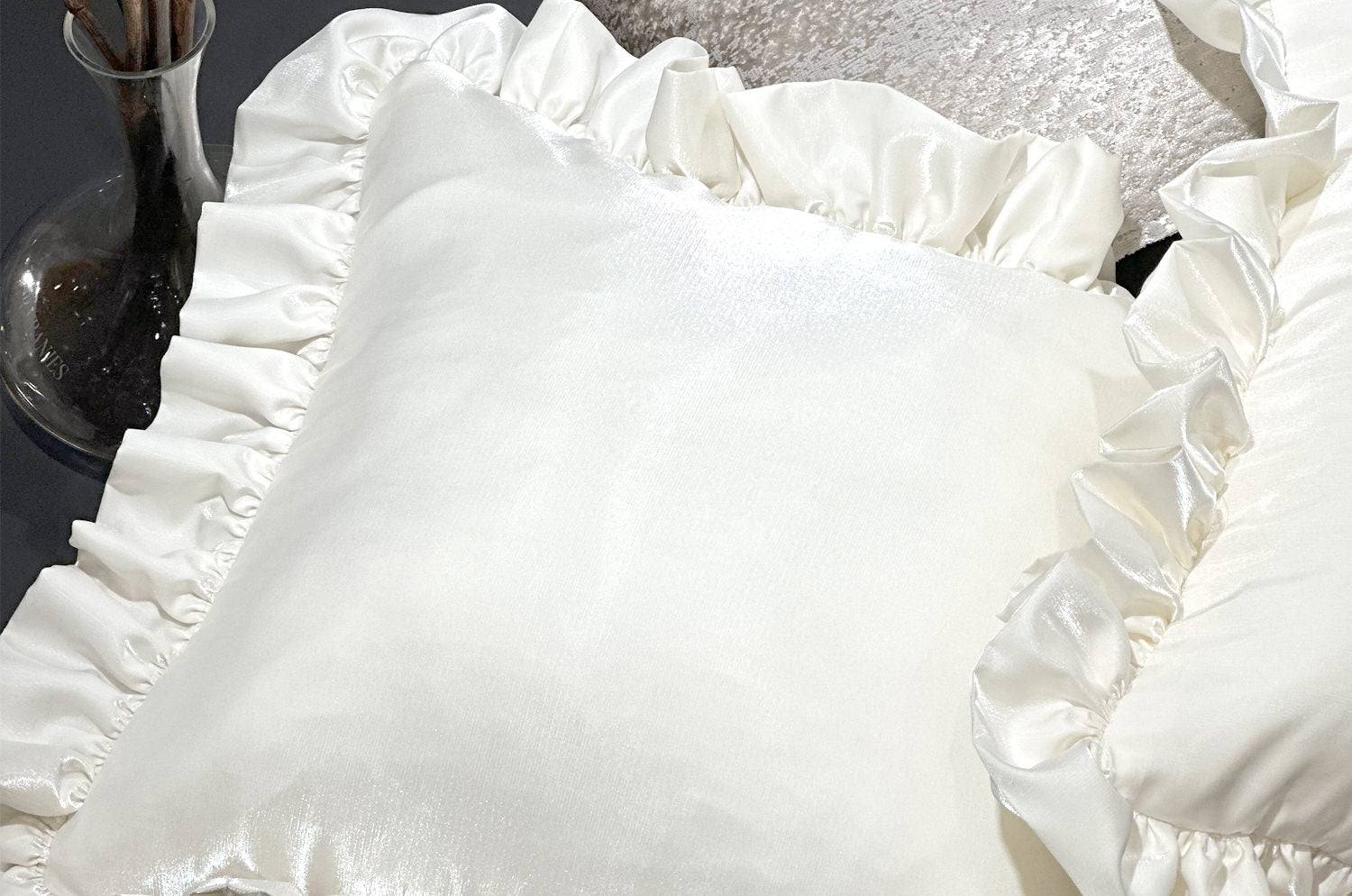 The Pearl Satin パールサテン パフフリル横長クッション 50×30cm(62×42cm) 中材付 - HOUSE OF JAPAN Shop