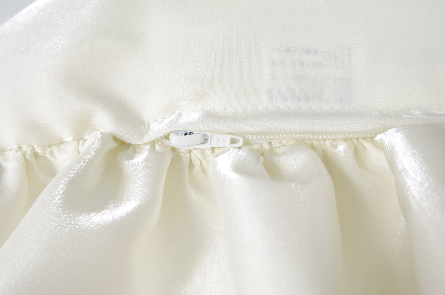 The Pearl Satin パールサテン パフフリル横長クッション 50×30cm(62×42cm) 中材付 - HOUSE OF JAPAN Shop