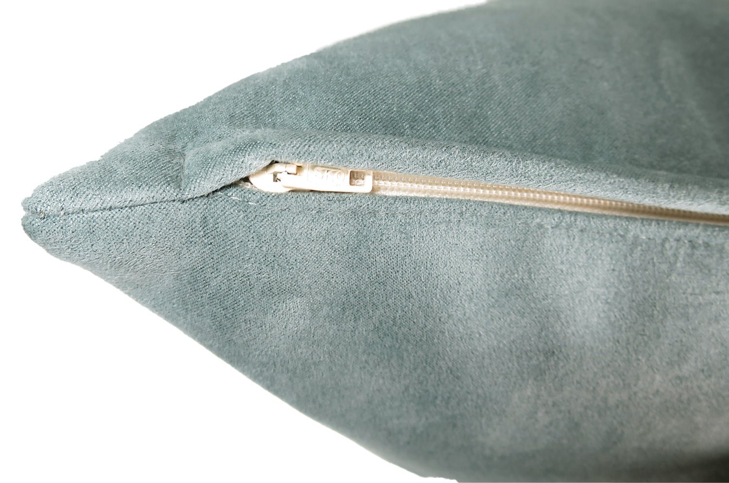 The Pet Luxe Suede ペットと暮らす 洗える高級スエード調クッションカバー(ブルーグレー) 50×50cm - HOUSE OF JAPAN Shop