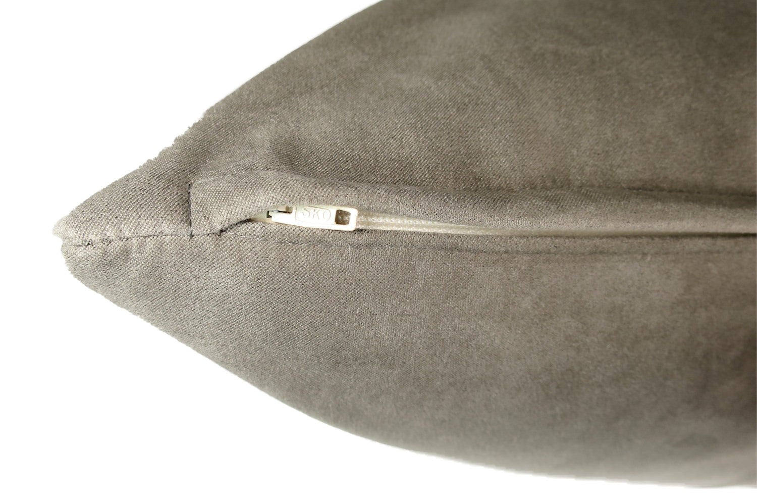 The Pet Luxe Suede ペットと暮らす 洗える高級スエード調クッションカバー(ライトグレー) 50×50cm - HOUSE OF JAPAN Shop