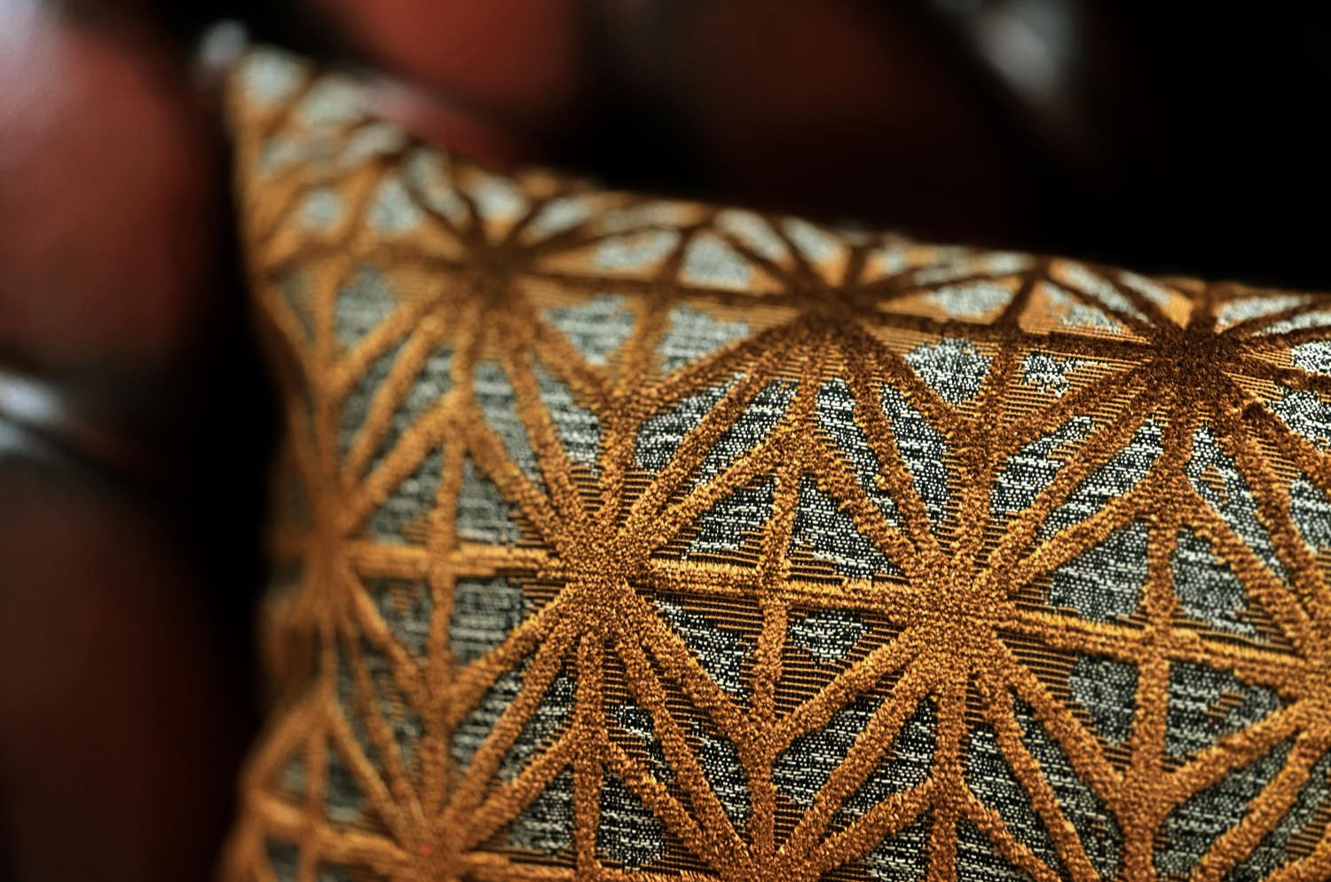 The Pharaon ファラオン ジャガードベルベット クッション (BRONZE) 65×32cm 中材付 - HOUSE OF JAPAN Shop